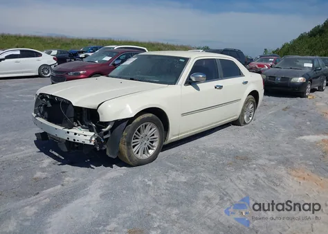 2010 Chrysler 300 Touring/Signature Series/Executive Series z USA, uszkodzony, nr VIN 2C3CA5CVXAH246621